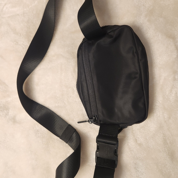 lululemon athletica Black Crossbody Bag - Picture 4 of 4